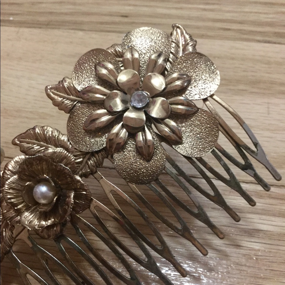 Gold hairpiece